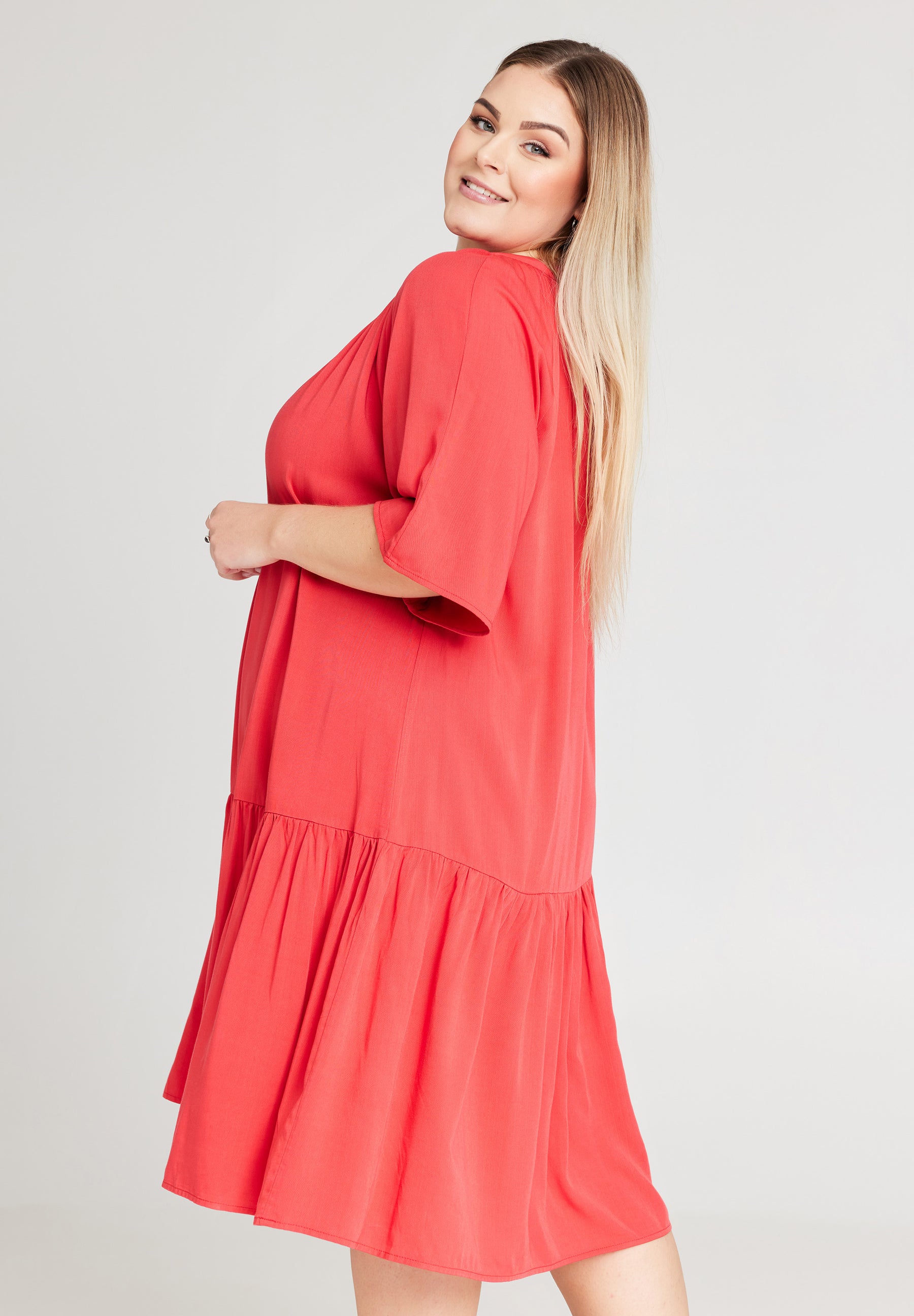 NO. 1 BY OX Midi-kjole med flæsekant Kjoler Rød