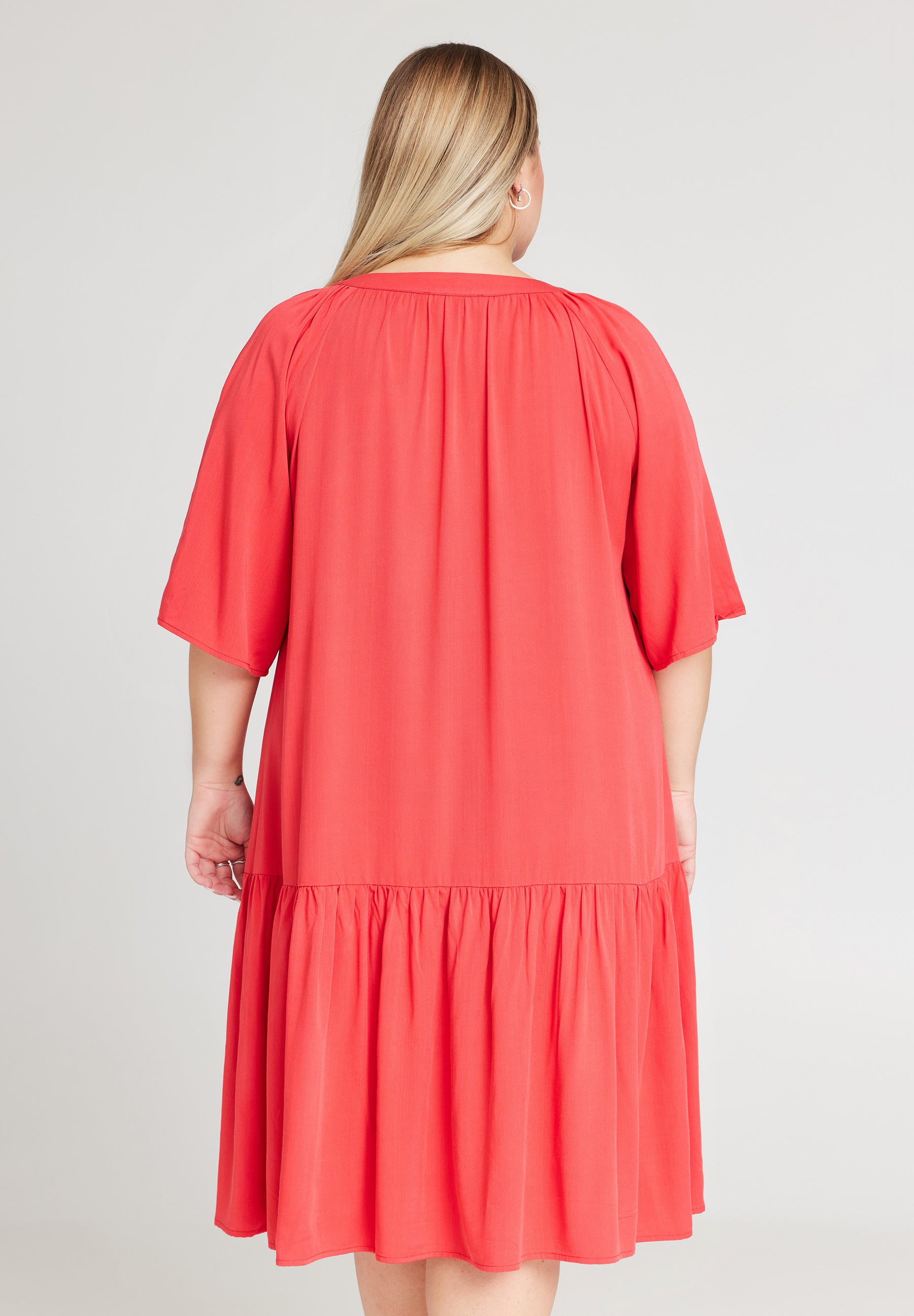 NO. 1 BY OX Midi-kjole med flæsekant Kjoler Rød